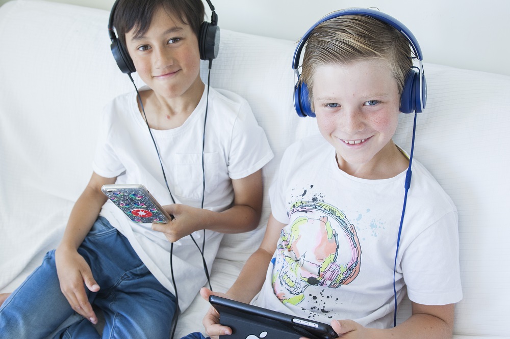jonge-kids-koptelefoon